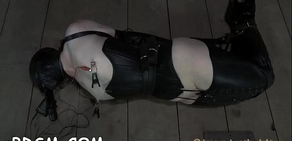  Chained up babe gets from behind plowing from hangman